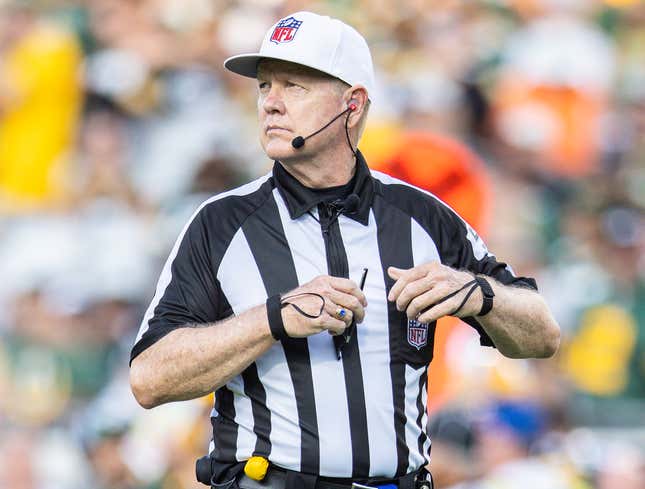 Image for article titled Self-Conscious Referee Waits Until Other Official Puts Arms Up After Field Goal