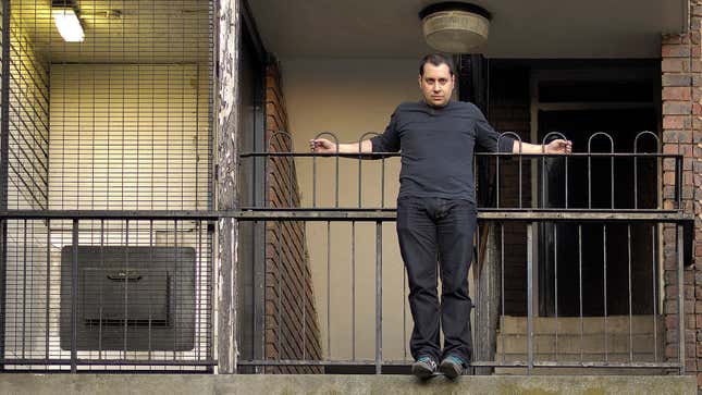 Image for article titled Suicidal Man Urged By Onlookers To Jump From Higher Floor