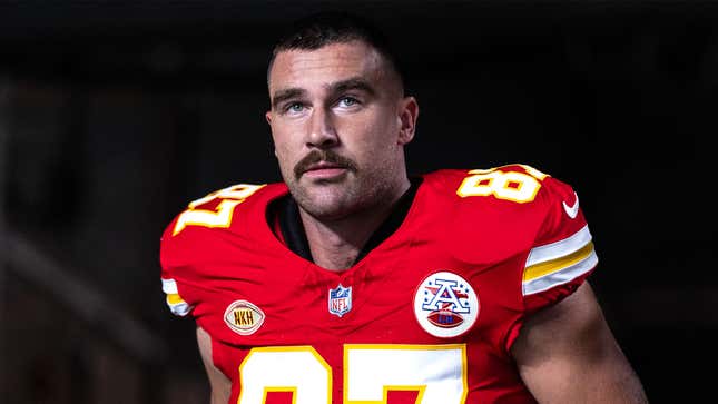 Image for article titled Travis Kelce Delivers Inspiring Halftime Speech About What Sex With Taylor Swift Like