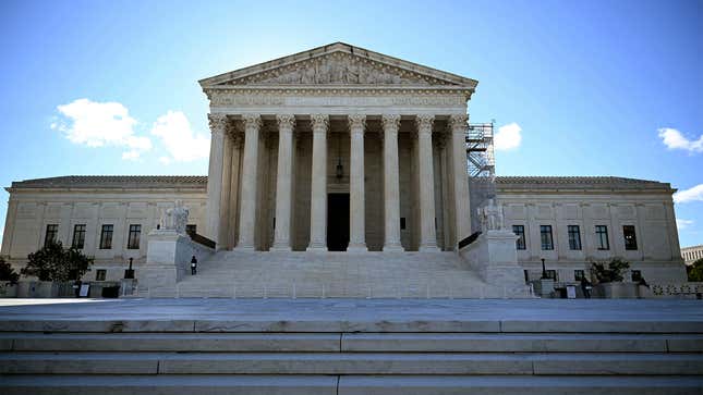 Image for article titled Pros And Cons Of Impeaching The Supreme Court