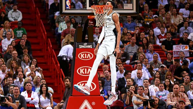 Image for article titled Victor Wembanyama’s Head Lodged Between Rim And Backboard Again