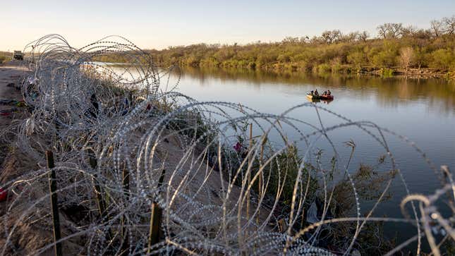 Image for article titled Pros And Cons Of Shutting Down The Border