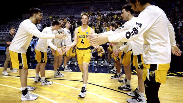 Image for article titled Everyone On Division III College Basketball Team 5-Foot-9