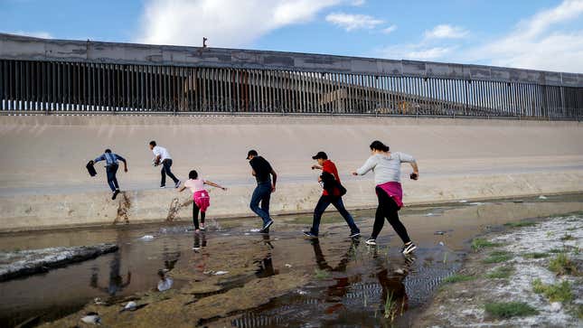 Image for article titled Pros And Cons Of Shutting Down The Border